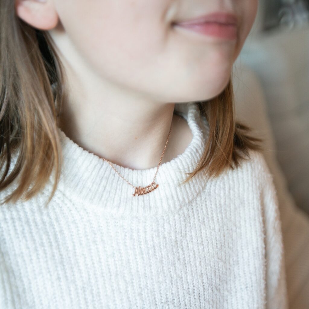 collier enfant prénom, collier enfant nom, collier enfant personnalisé, collier enfant sur mesure, thea jewelry