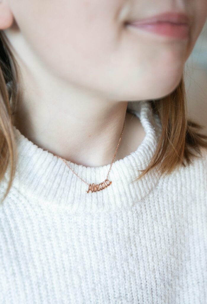 collier enfant nom, collier enfant prénom, collier enfant personnalisé, collier enfant sur mesure, thea jewelry